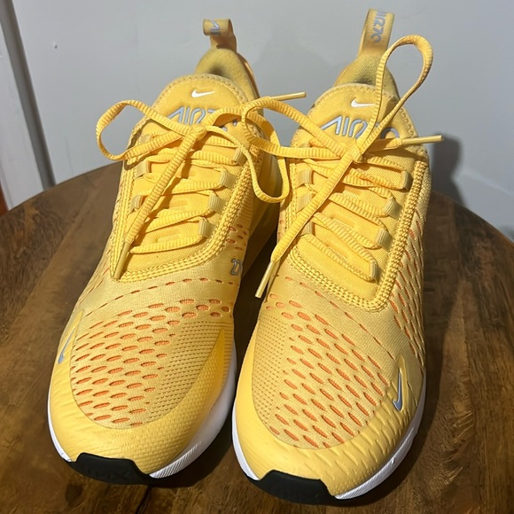 Women’s Nike Air Max 270 - Picture 2 of 5